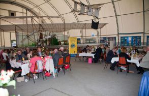 In the shadow of a lifre sized replica of the first powerede aircraft to fly in Britain, Farnborough Lions enjoyed a excellent dinner during their 2014 Charter celebration.